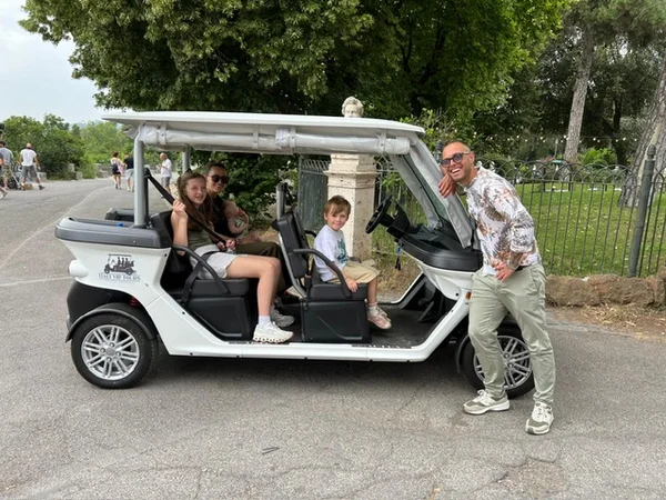 Andrea con famiglia in golf cart, Villa Borghese Roma