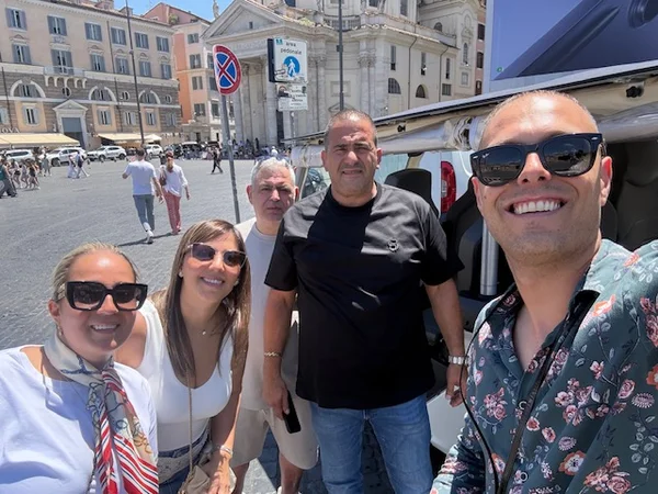Selfie con gruppo, Piazza del Popolo Roma